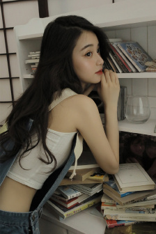 美女无遮掩内衣胸罩